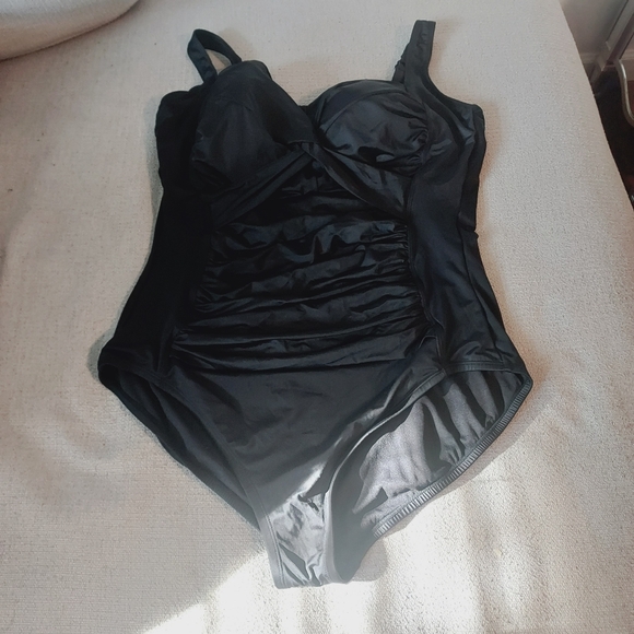 Curves By Miracle Brands One Piece Swimsuit Plus Sz-2x - Picture 3 of 9